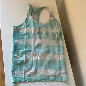 Lululemon top